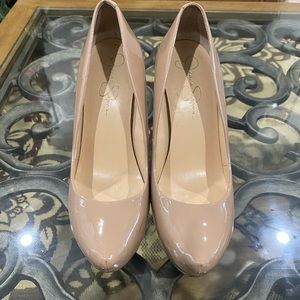 Jessica Simpson pumps